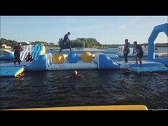 Bouncia Opblaasbaar Water Hindernisbaan Voor Wake Park / Opblaasbaar Waterpark Fabriek