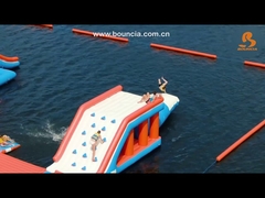 165 personen capaciteit opblaasbaar waterpark aangepast kleur TUV-certificaat