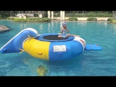 0,7 mm Opblaasbare Watertrampoline Combo Met Glijbaan PVC Materiaal