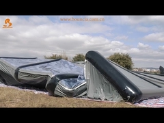 De Tent is Groot en over 1500kgs. U wenst 10-12 Mensen om het te helpen om tijdens Inflatie op te staan